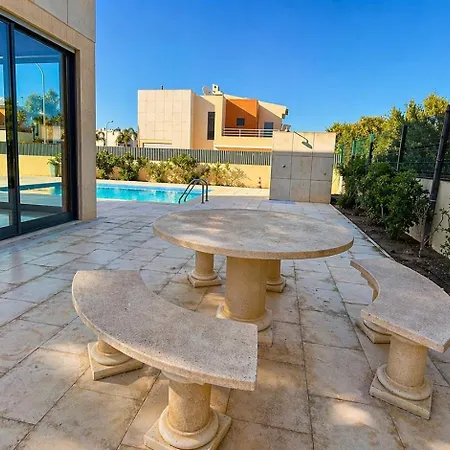 Paula With Private Pool Close To The And Strip *