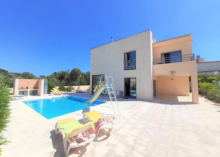 Vila Paula With Private Pool Close To The And Strip Albufeira