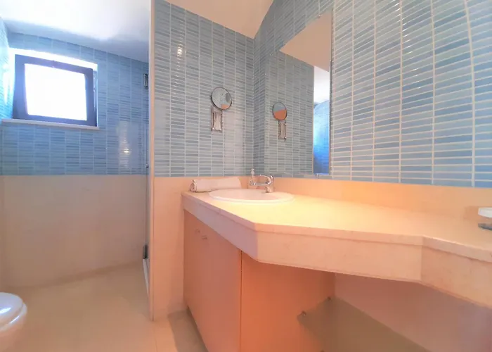 Paula With Private Pool Close To The And Strip Vila *